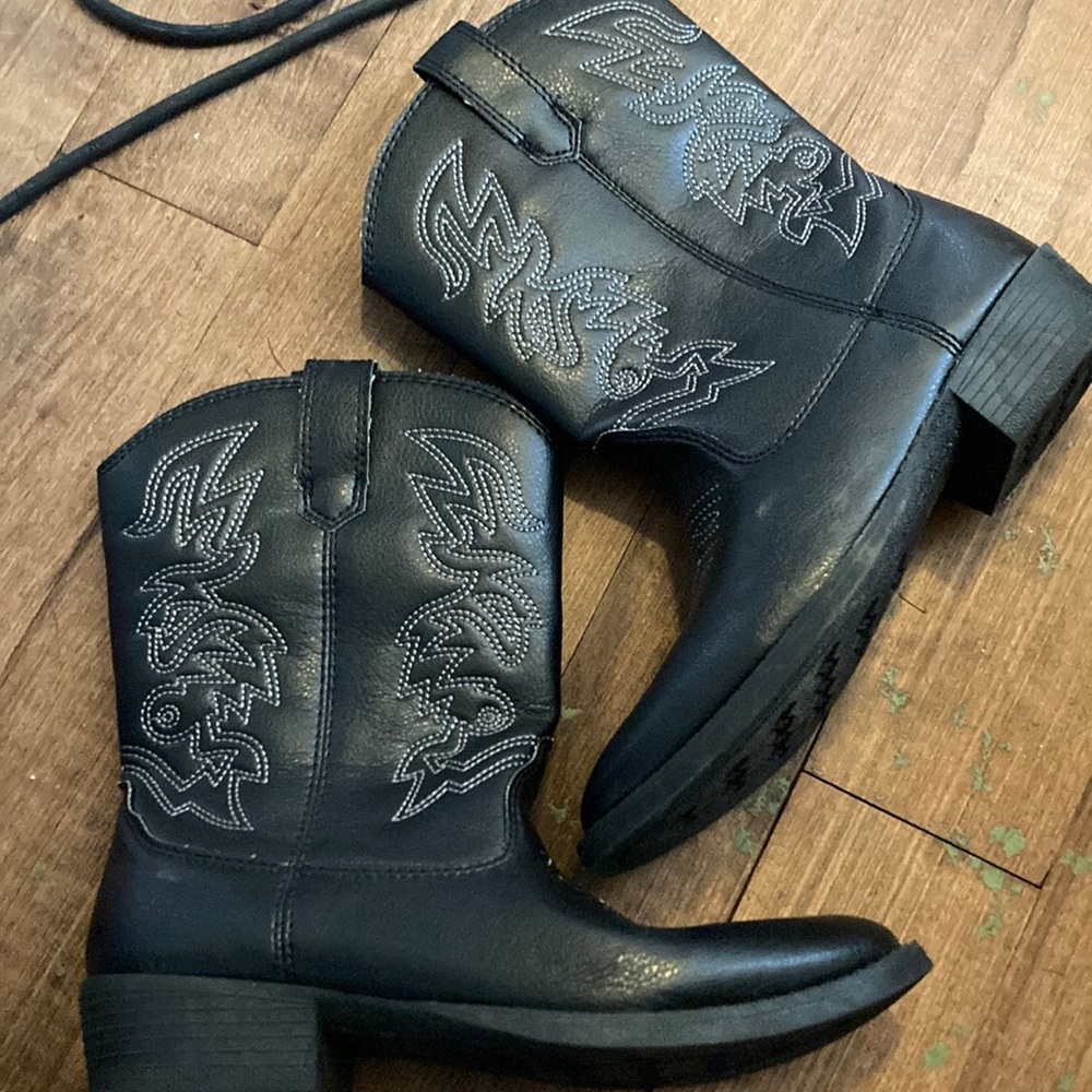 NWOT so 2 cowboy boots